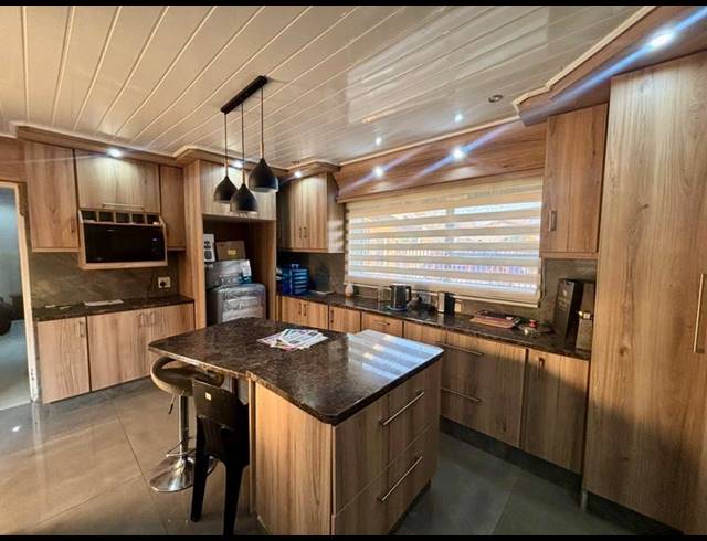 3 BEDROOM HOUSE FOR SALE IN VANDERBIJLPARK CE 2